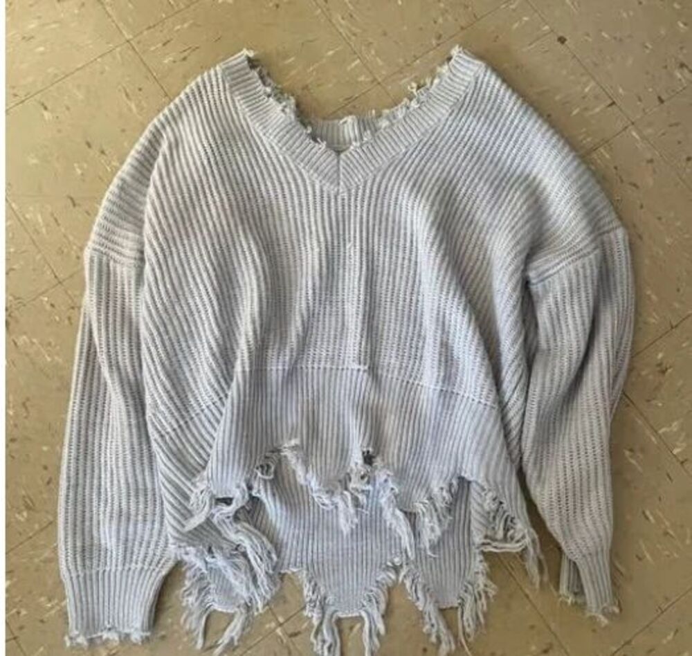 Oversized Distressed Knitted Gray V Neck Drop Sweater Moon & Madison Size S